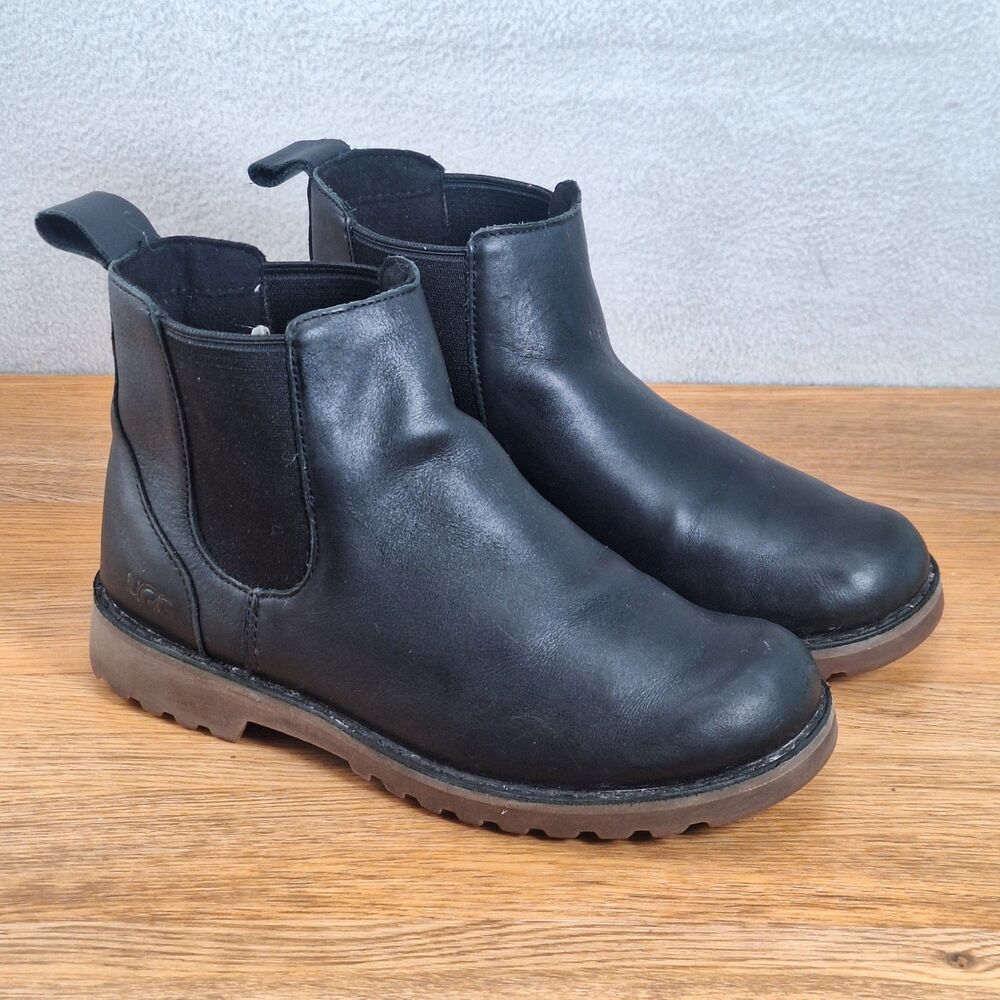 UGG Callum Kids Boys 1 EU 32.5 Ankle Boots Black Leather Slip-On Chelsea Booties